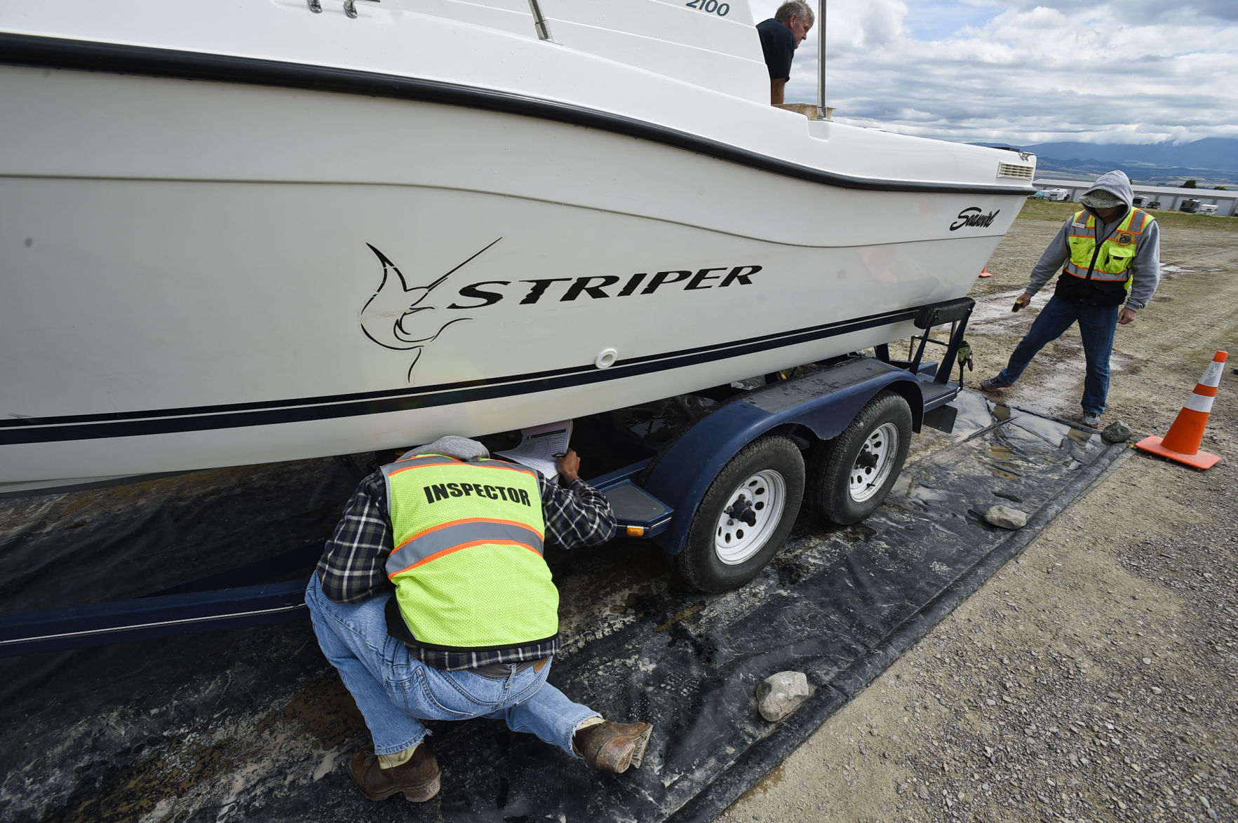 A boat from Wyoming is inspected and decontaminated at the Canyon Ferry decontamination station